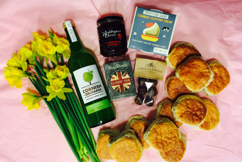 Mothers Day Box with Elderflower Sparkling Wine