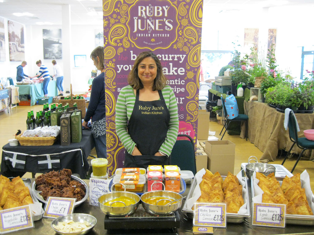 Korma curry pack for four - Sauce, Bhajis & Samosas